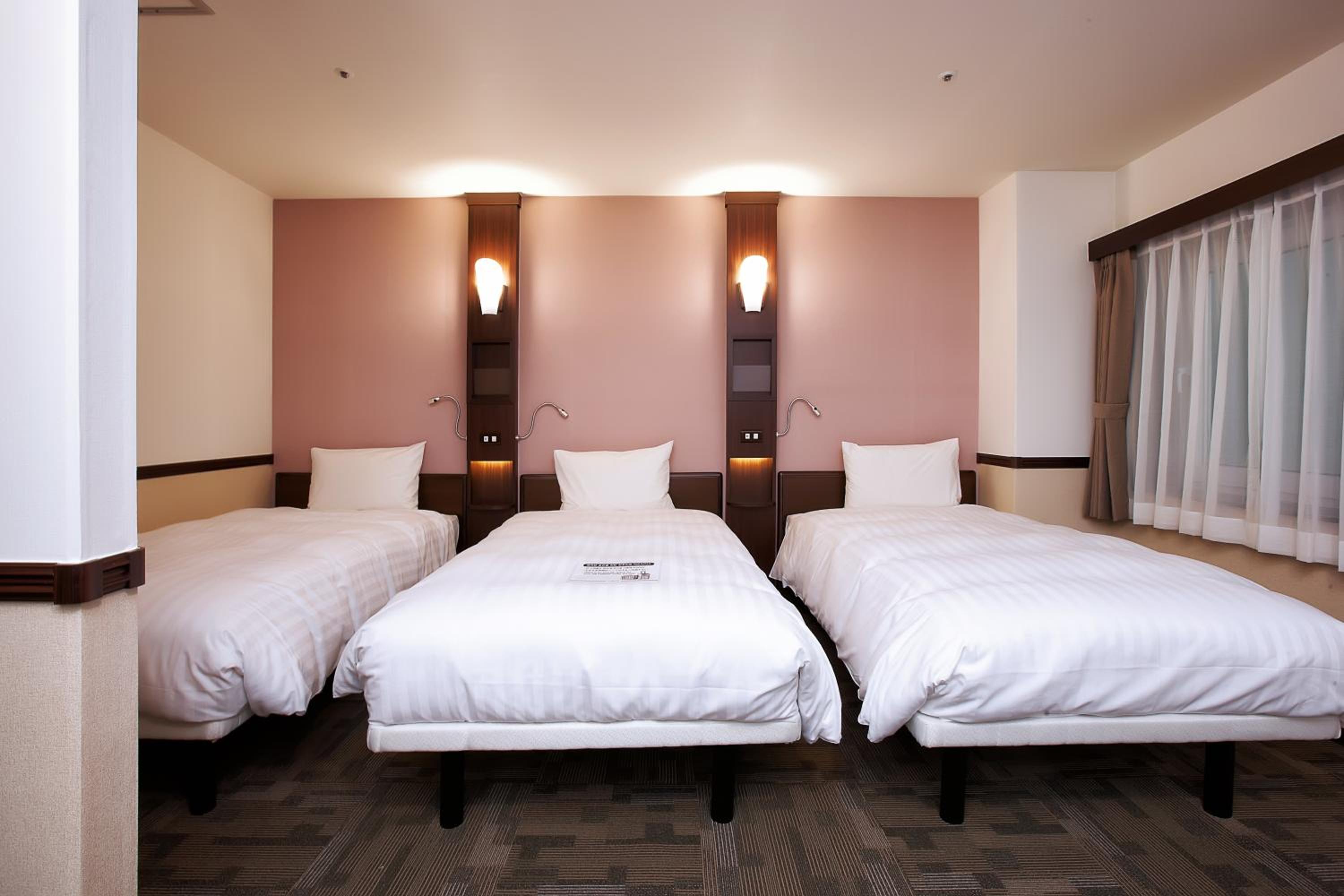 Room, Triple