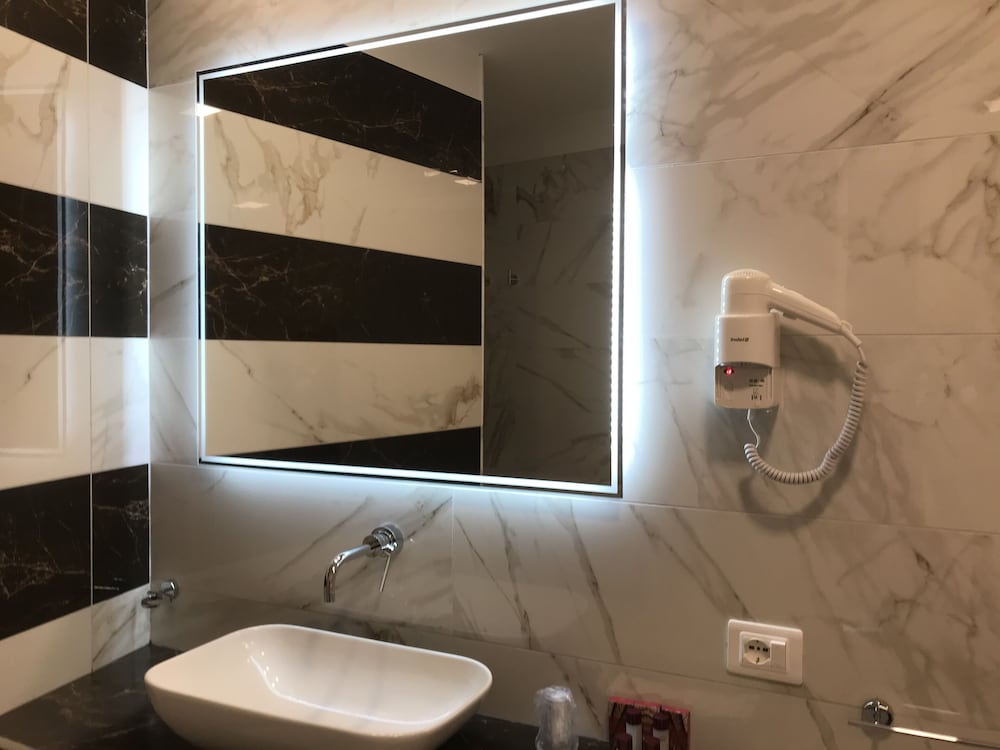 Art Resort Galleria Umberto. 77/77