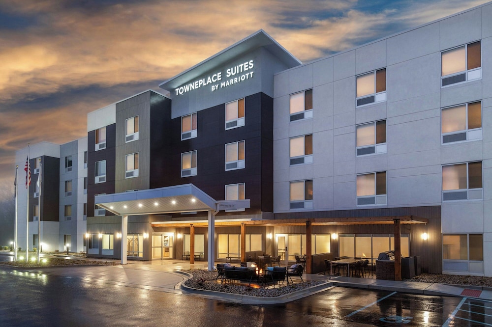 Towneplace Suites by Marriott Holland 1/28