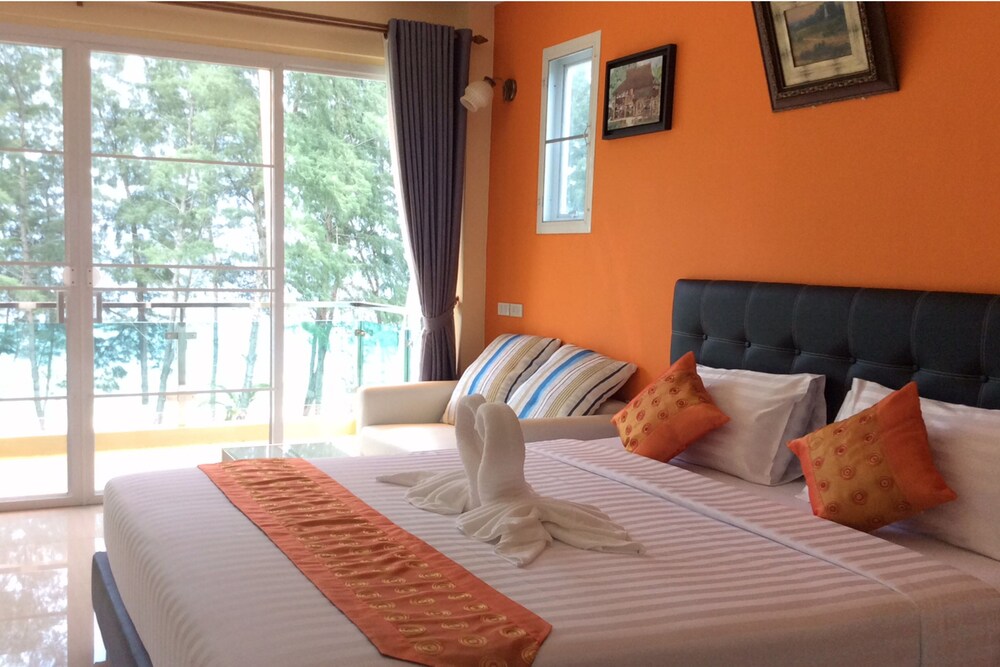 Greenseaviewresort Bangsaphan 10/50