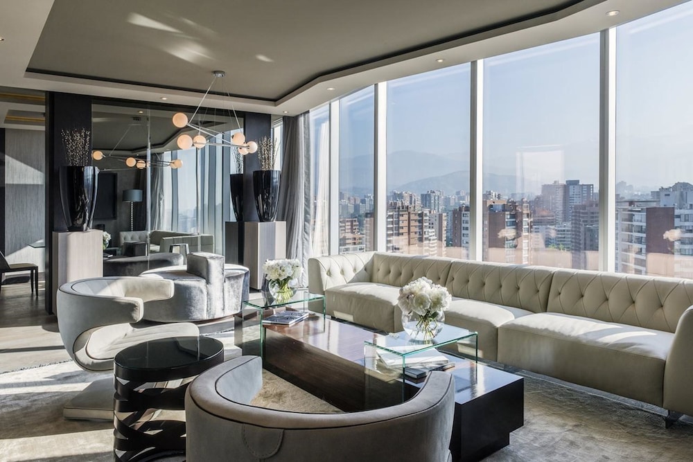 ICON HOTEL 42/58