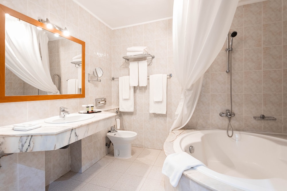 Ramada Residences by Wyndham Tenerife Costa Adeje 50/50