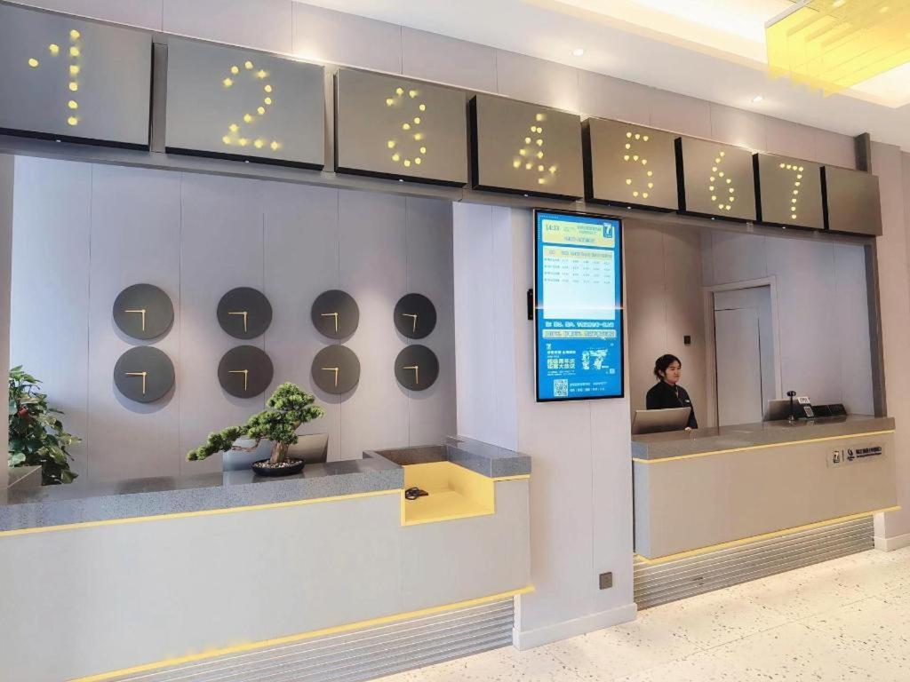 7 Days Inn (Shanghai Yichuan Road) 16/58