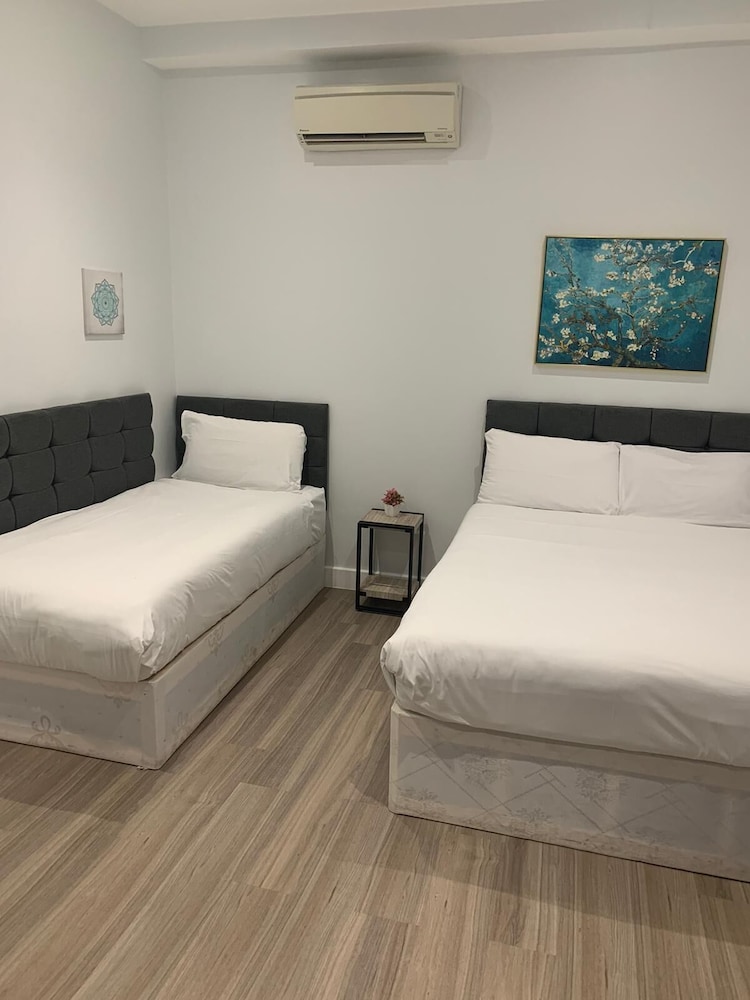 LONDON PLAZA SERVICED APARTMENTS 18/52