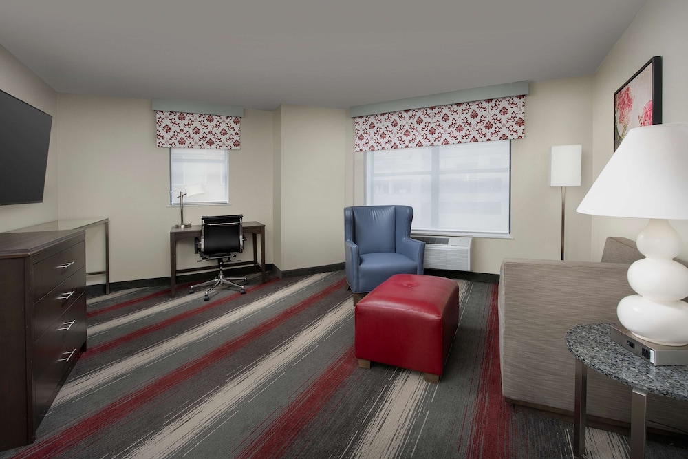 West End Washington Dc Tapestry Collection By Hilton 36/46