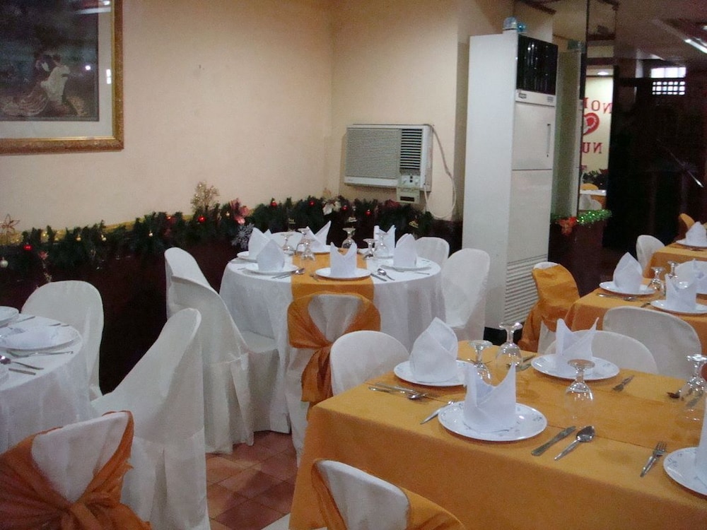 Plaza Maria Luisa Suites Inn 20/38