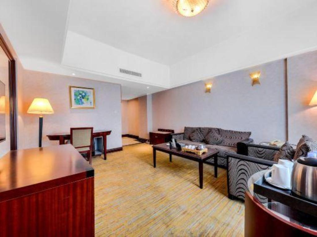 Borrman Hotel Dongguan Changping Avenue 48/59
