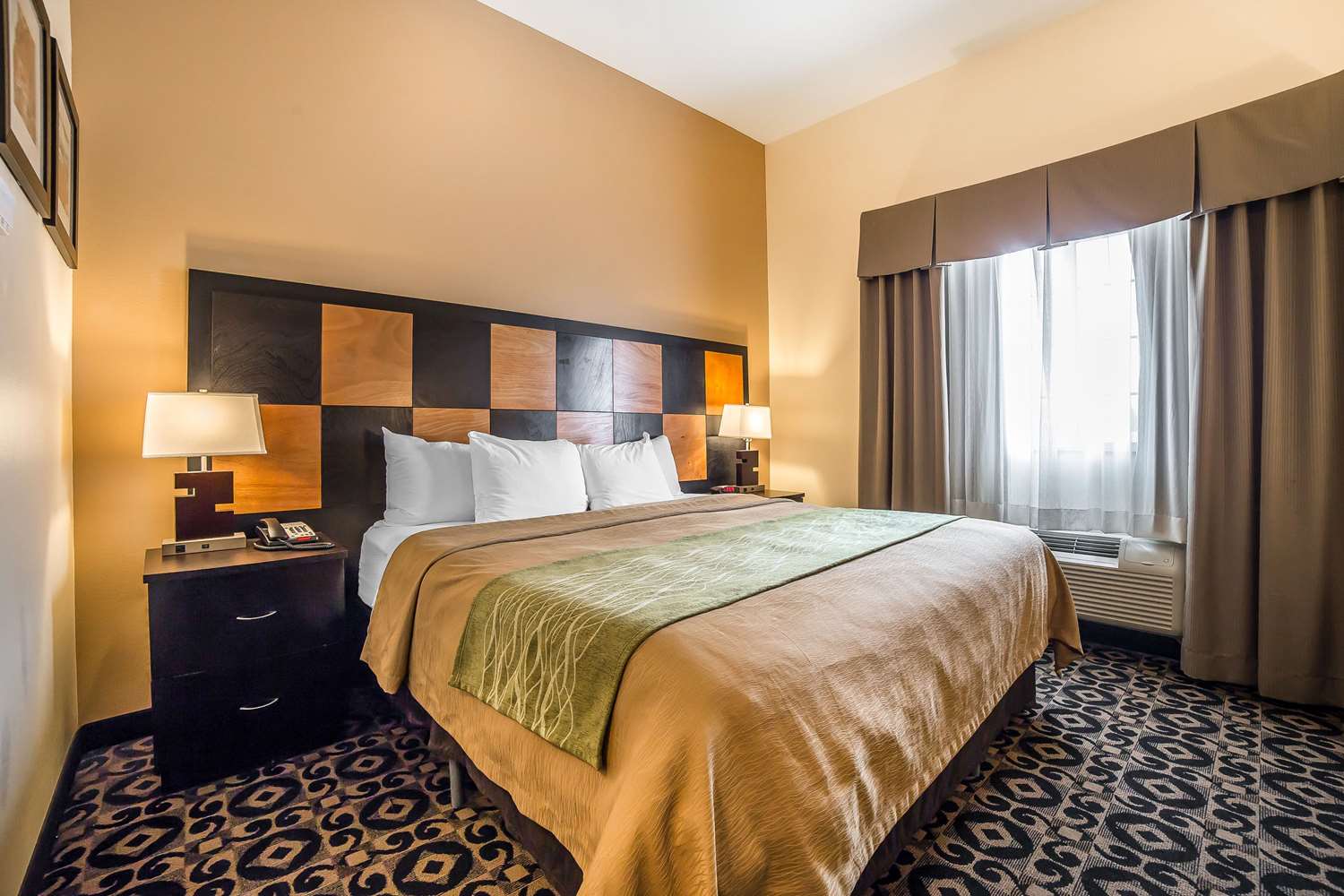 Efficiency, King Bed
