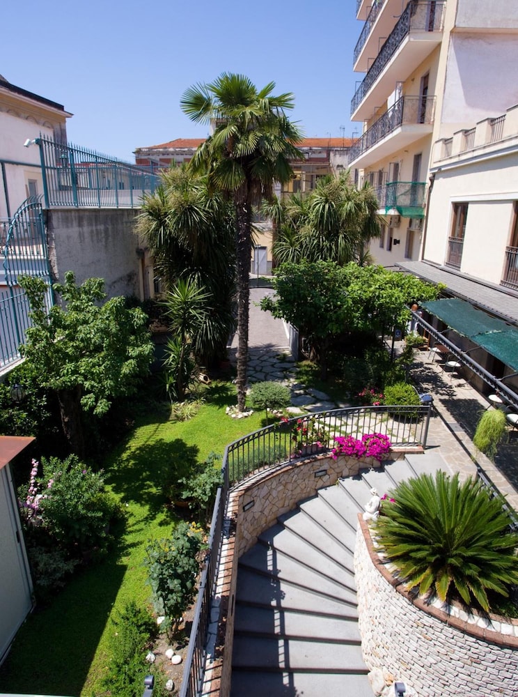 Albergo Pace 68/74