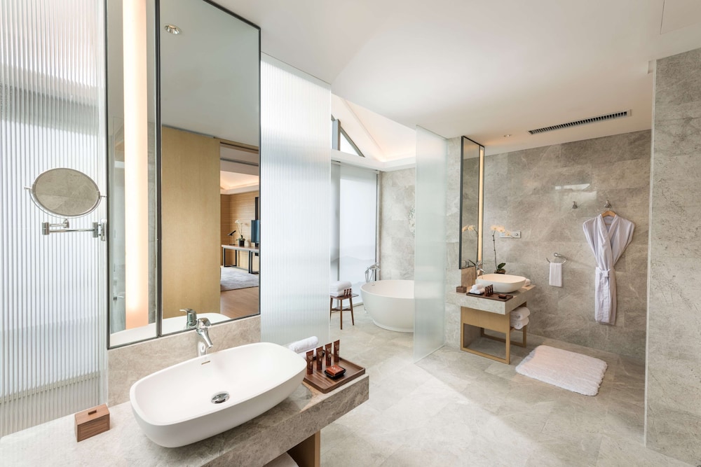DELUXE, VILLA, KING BED, LAKE VIEW