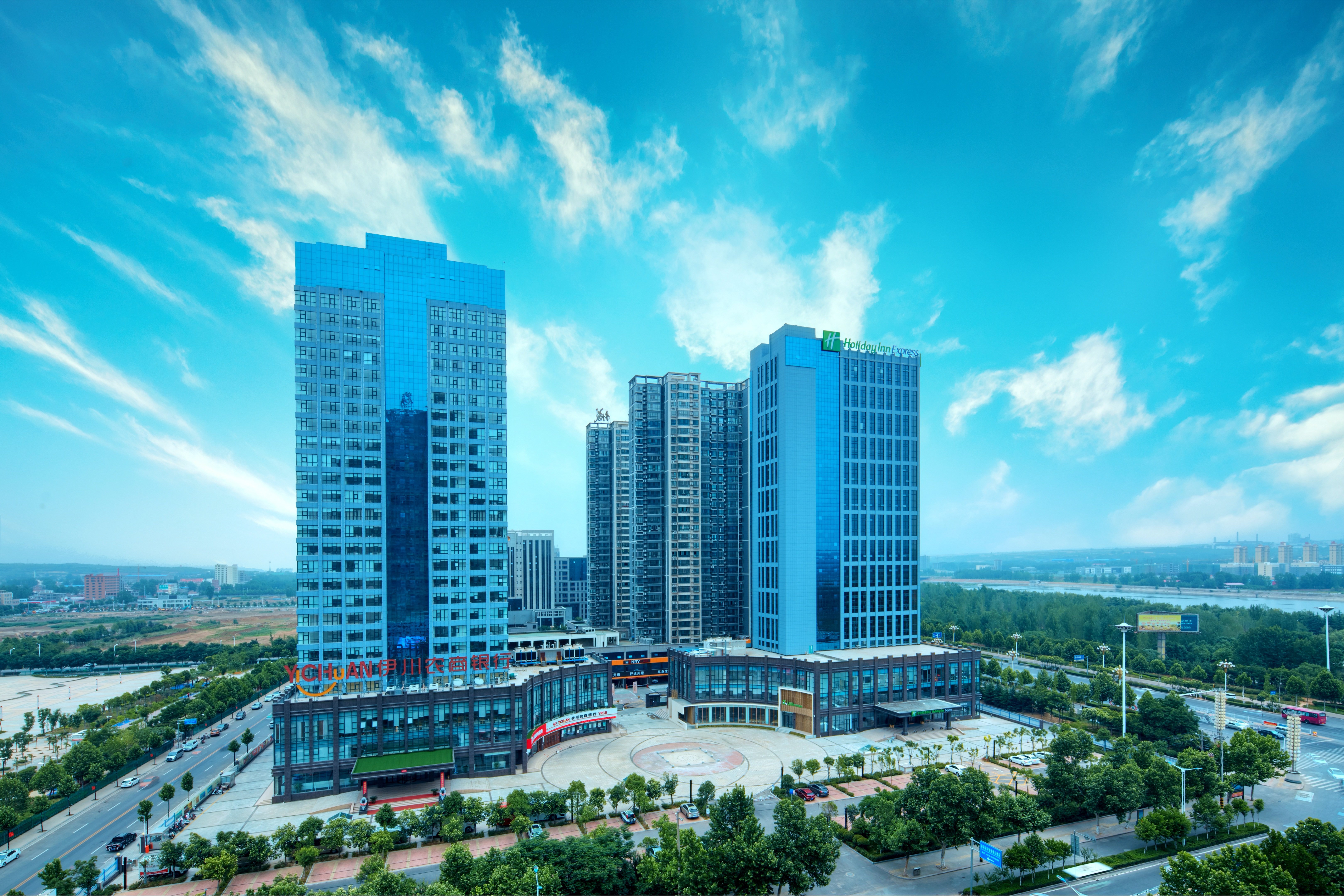 HOLIDAY INN EXPRESS LUOYANG YICHUAN 56/56