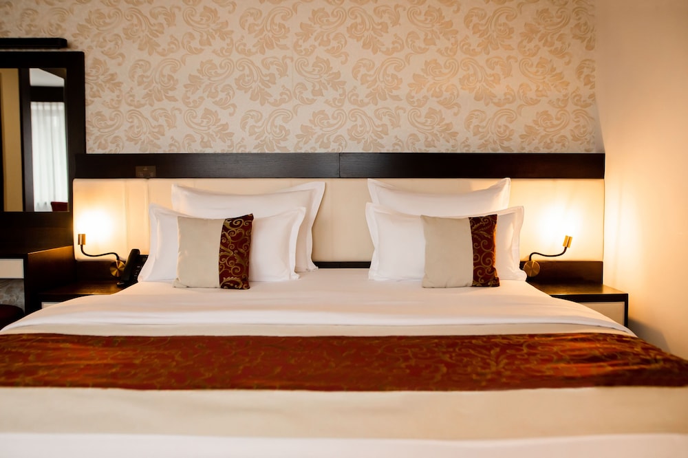 Malak Regency Hotel 28/72