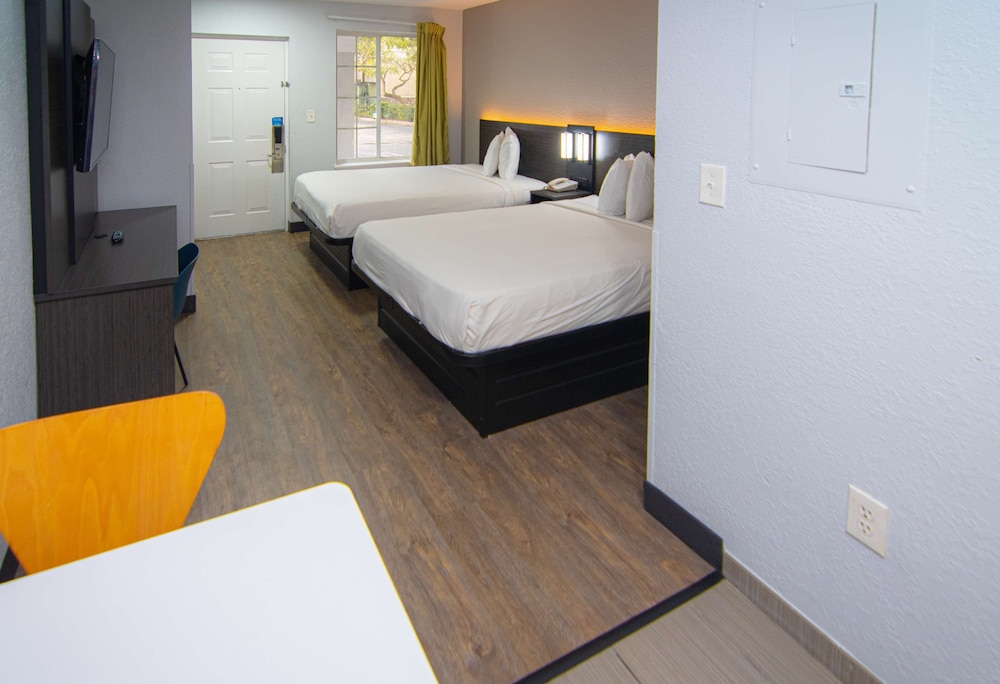 Studio 6 Extended Stay - Coral Springs, FL - Fort Lauderdale 33/60