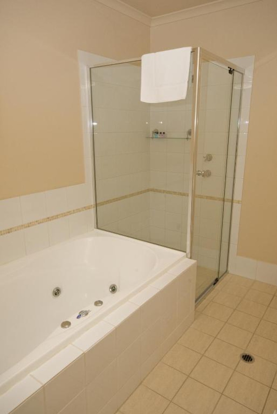 Spa, Kitchenette