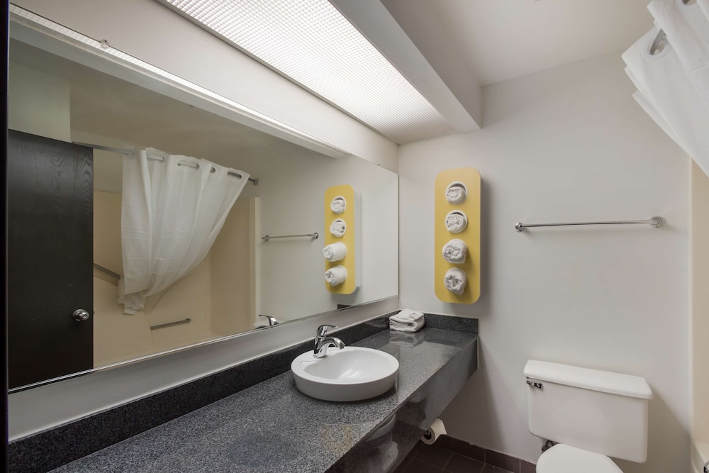Motel6 Rothschild 36/37