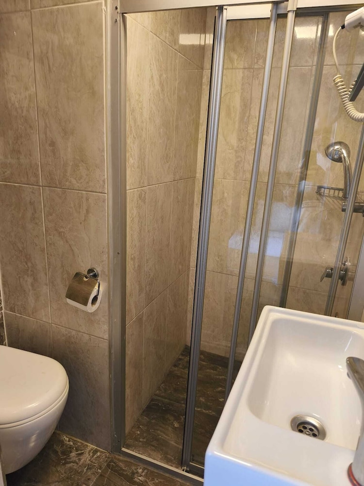 Ozmen Otel 38/44