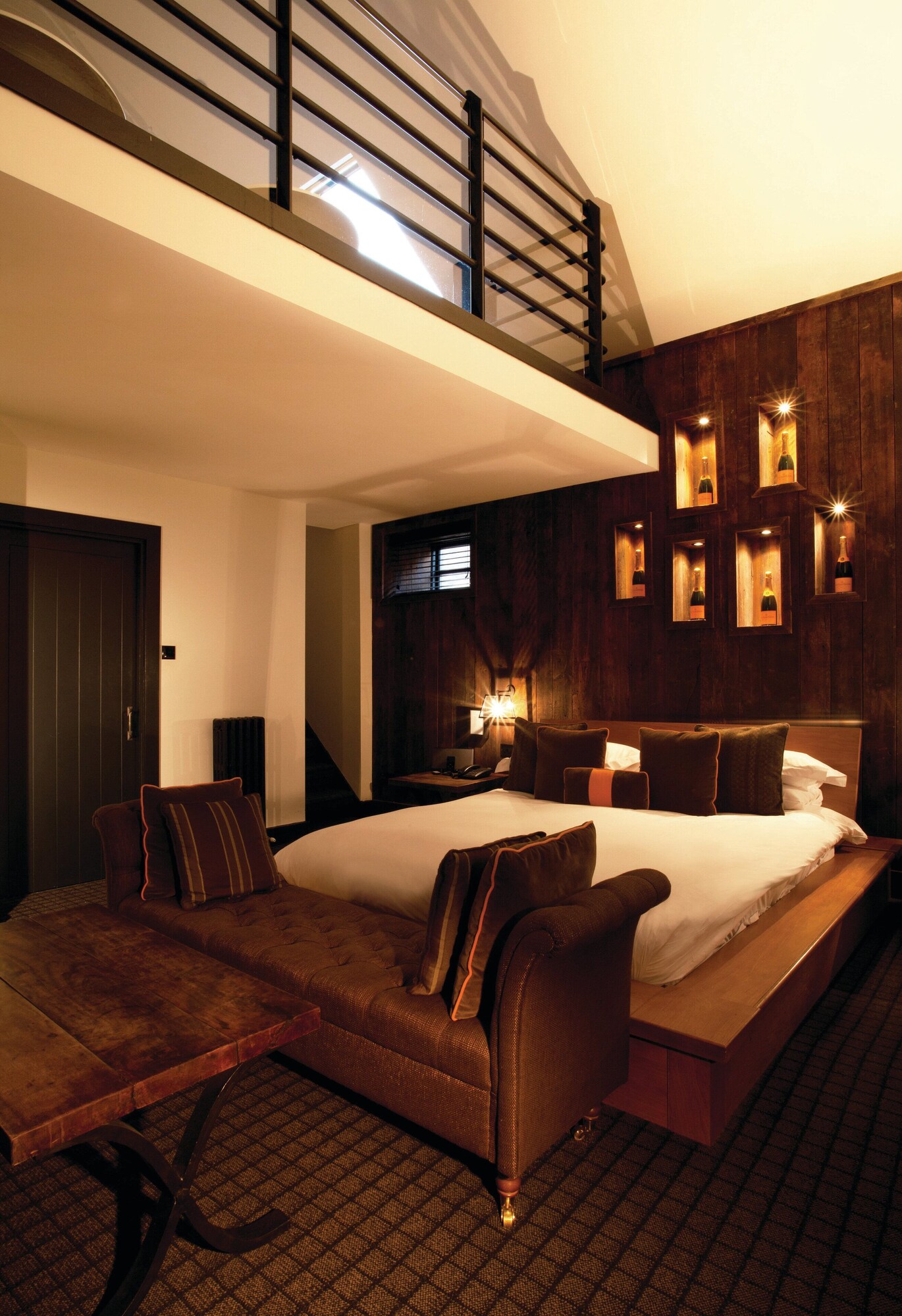 جناح سيغنتشر بسرير كينج