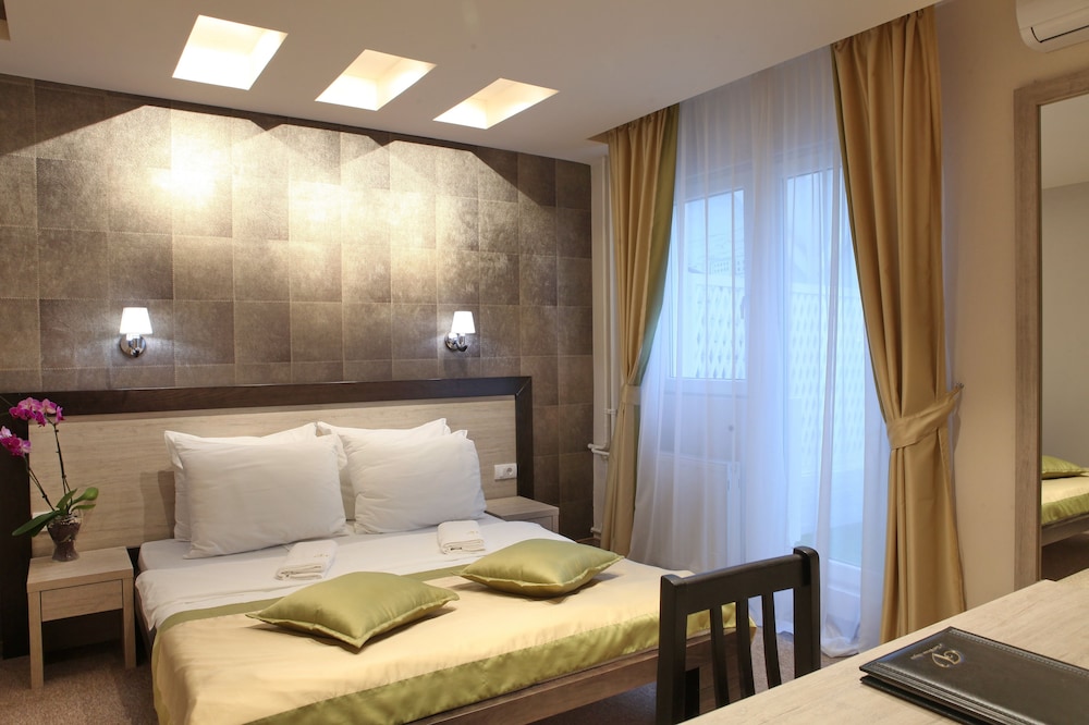 Garni Hotel Vozarev 27/67