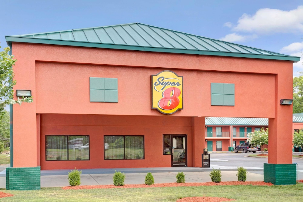 Super 8 By Wyndham Gainesville 2/27