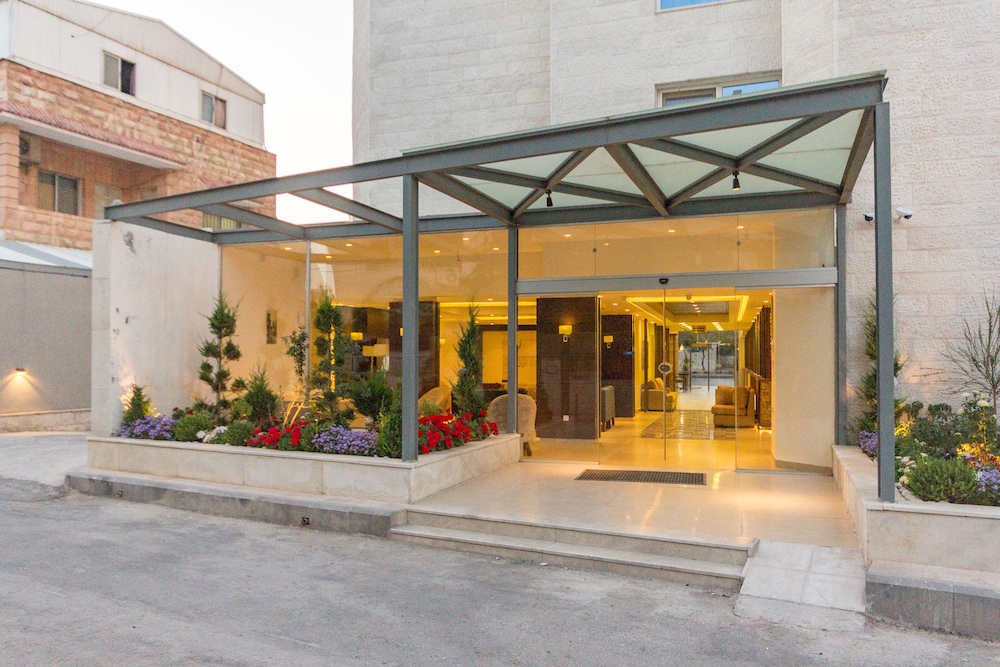 7th Star Hotel Suites 23/28