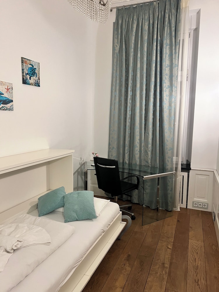 Helvetia Suites 22/52