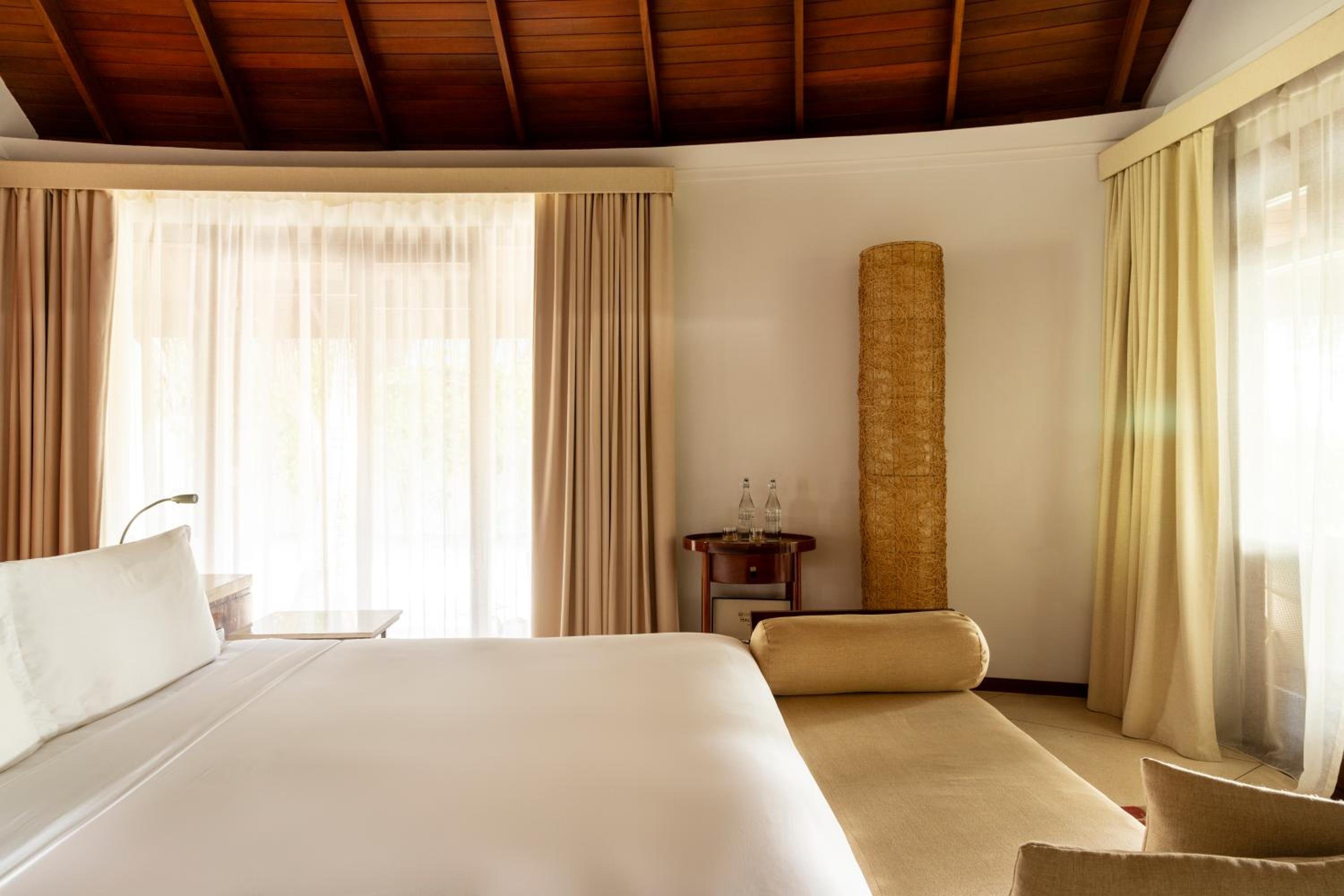 Beach Villa, Private Pool، Constance Halaveli Maldives 2/3