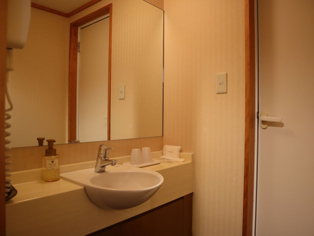 Hotel Racine Shinmaebashi 63/64