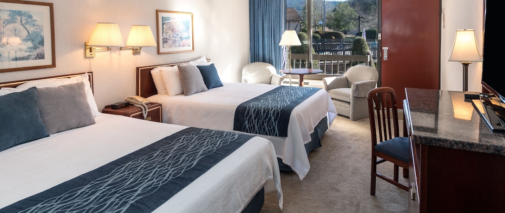 Upstairs, 2 Queen Beds