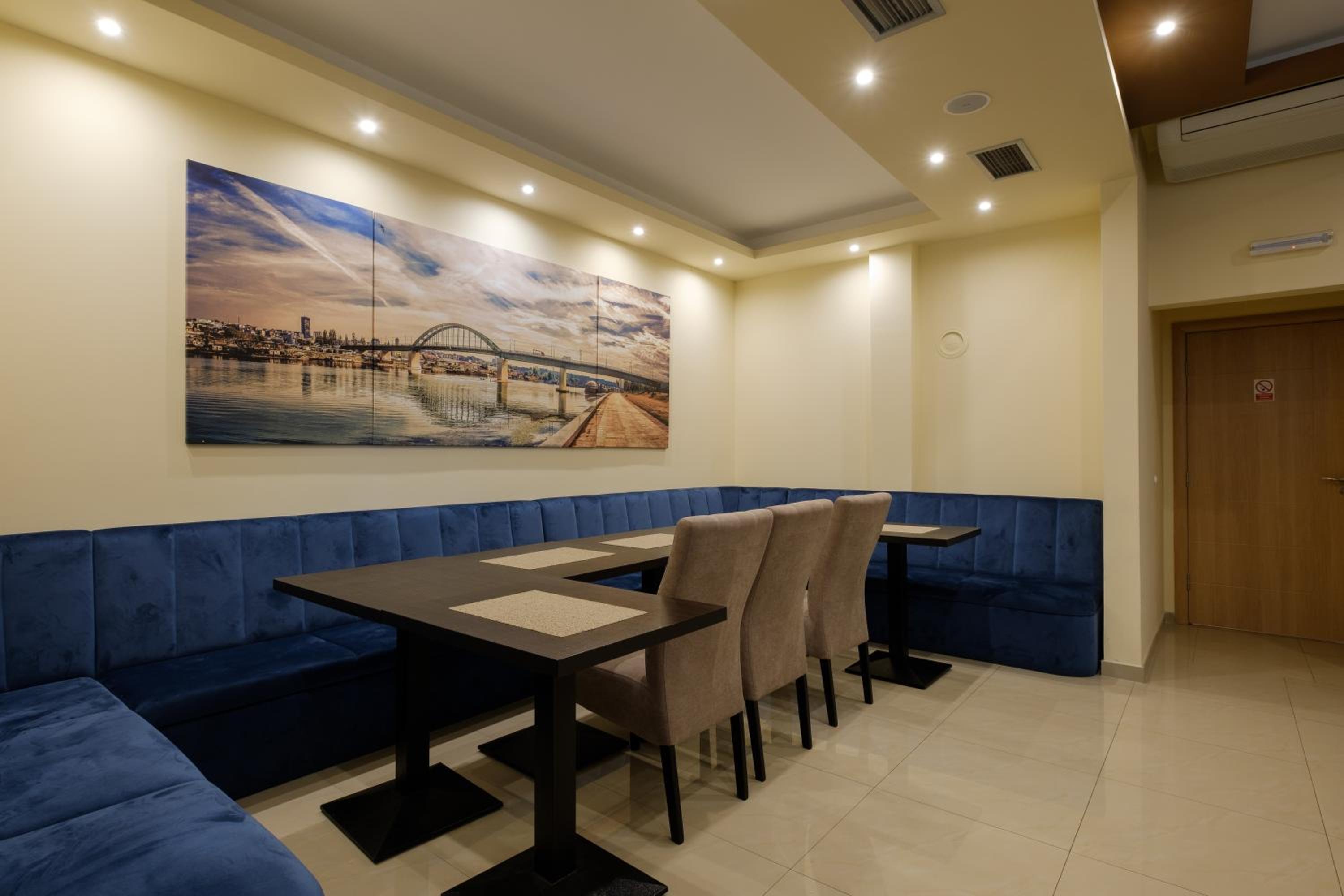 Airport Garni Hotel Belgrade 42/58