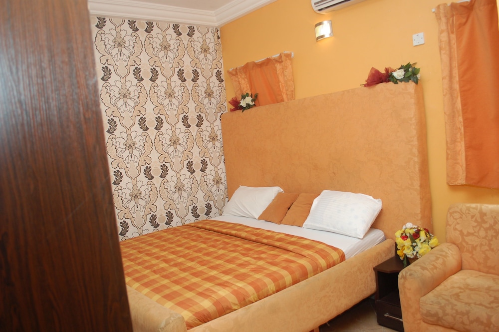 Dcove Hotel & Suites 7/16