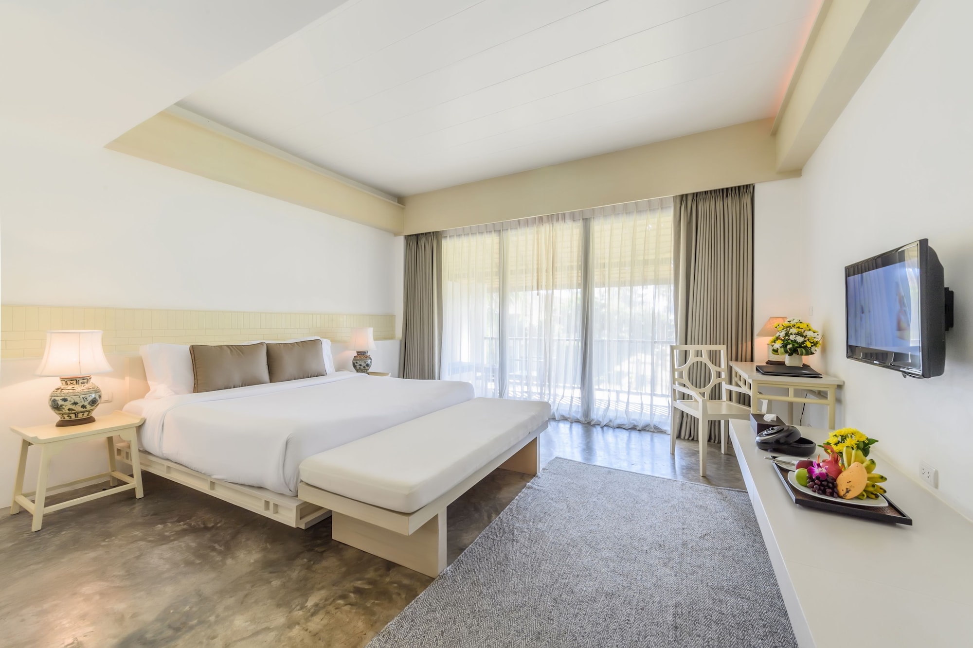 SUPERIOR HILLSIDE ROOM