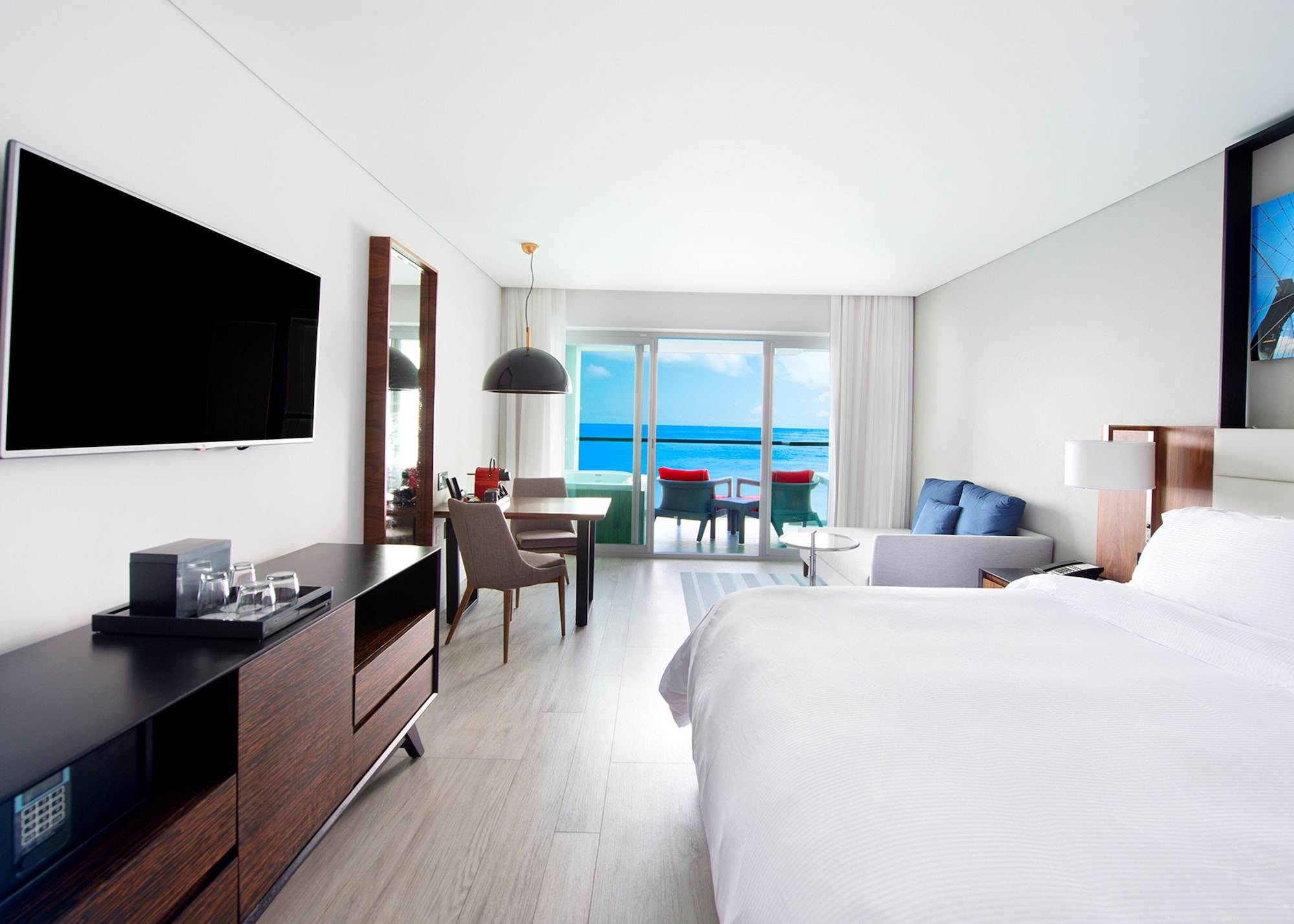ENCLAVE, KING BED, OCEAN VIEW, JETTED TUB