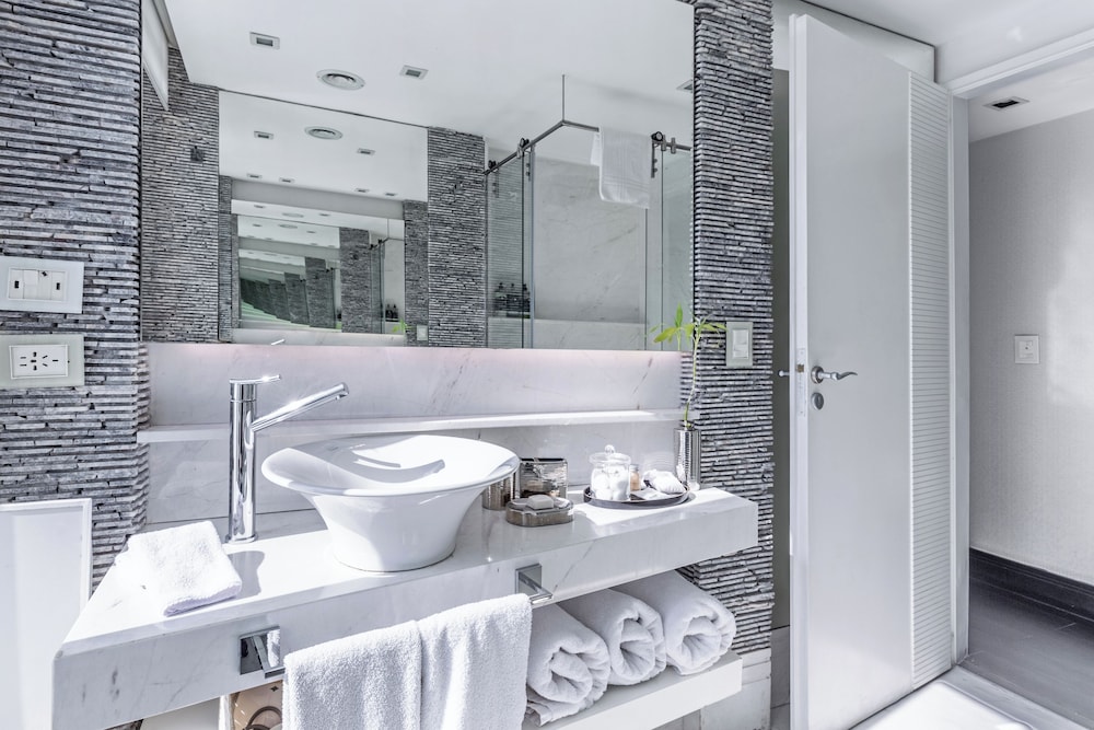 1828 Smart Hotel 68/69