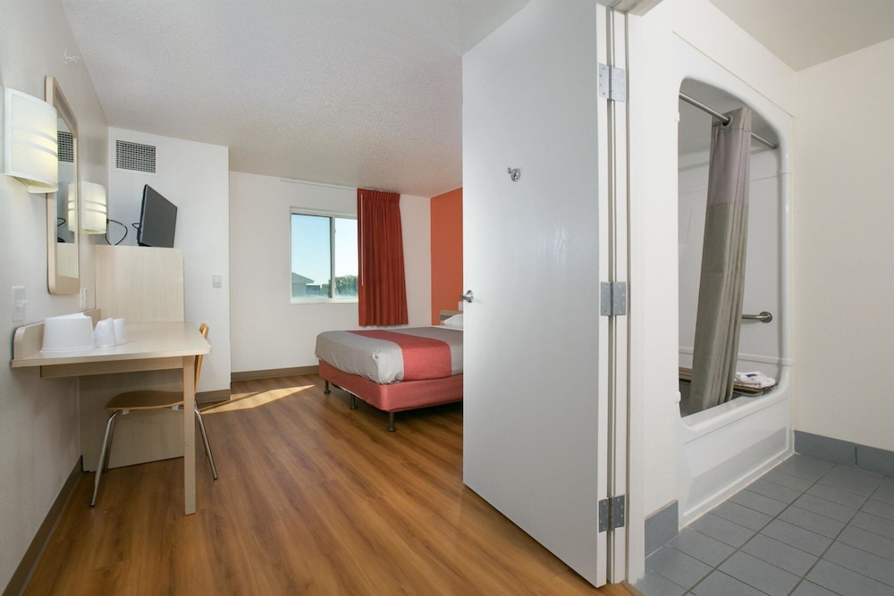 Motel6 Brooklyn Center, MN - Minneapolis 31/48