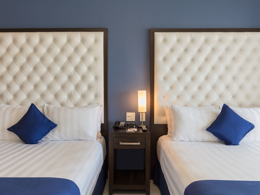 Junior Suite, 2 Queen Beds, Kitchenette