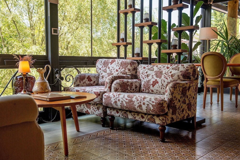 WINEPORT LODGE AGVA 63/84