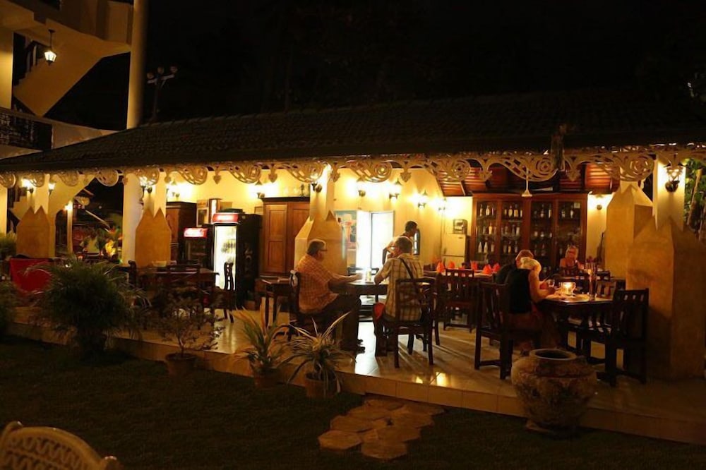 The Villa Hotel 38/42