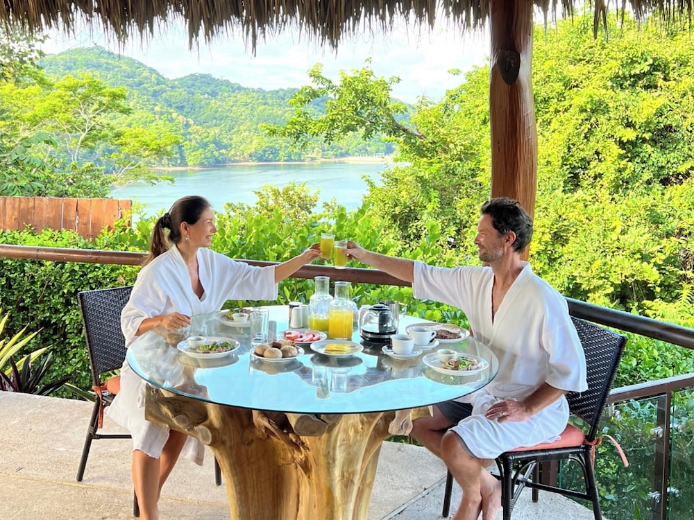 Isla Chiquita Glamping Hotel 35/50