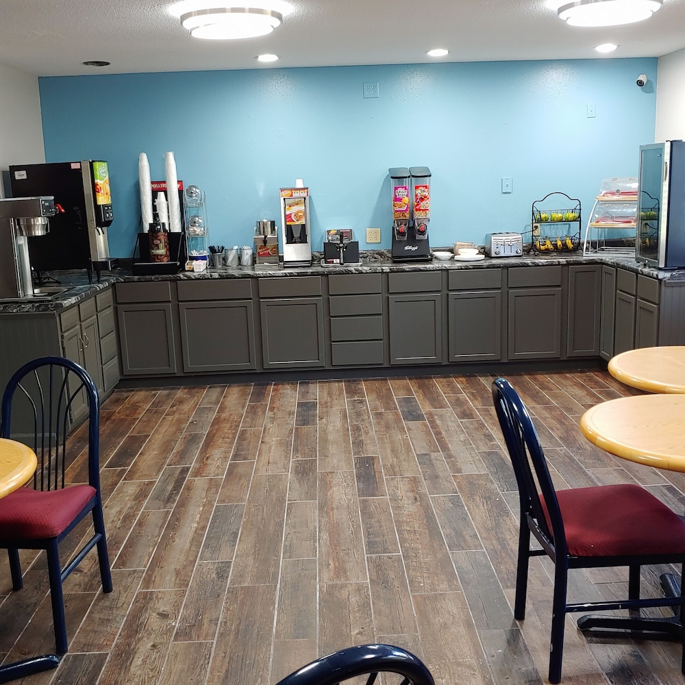 Days Inn By Wyndham West-Eau Claire 17/24