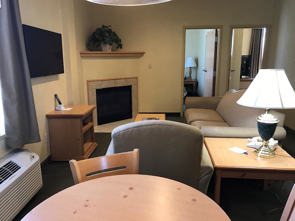 Best Western Plus Revere Inn & Suites 30/39