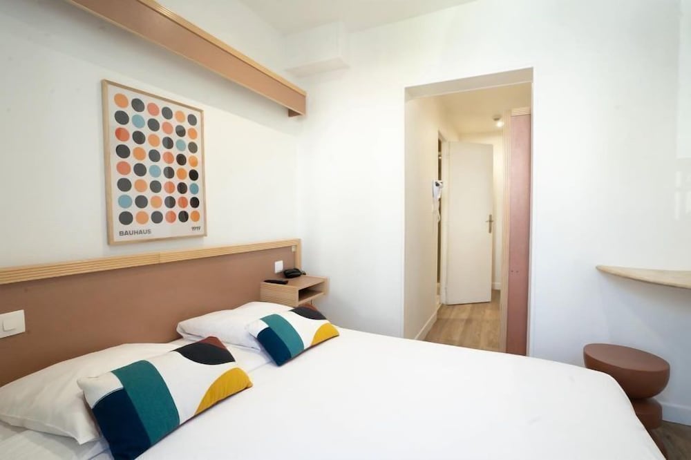 Edgar Quinet Hotel 20/37