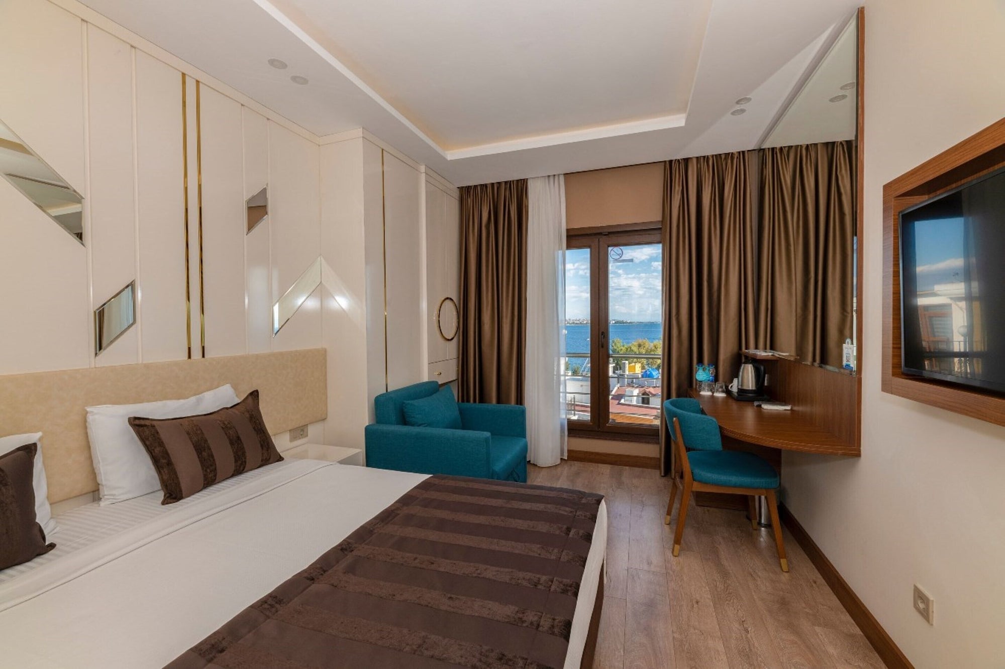 SUPERIOR, DOUBLE BED