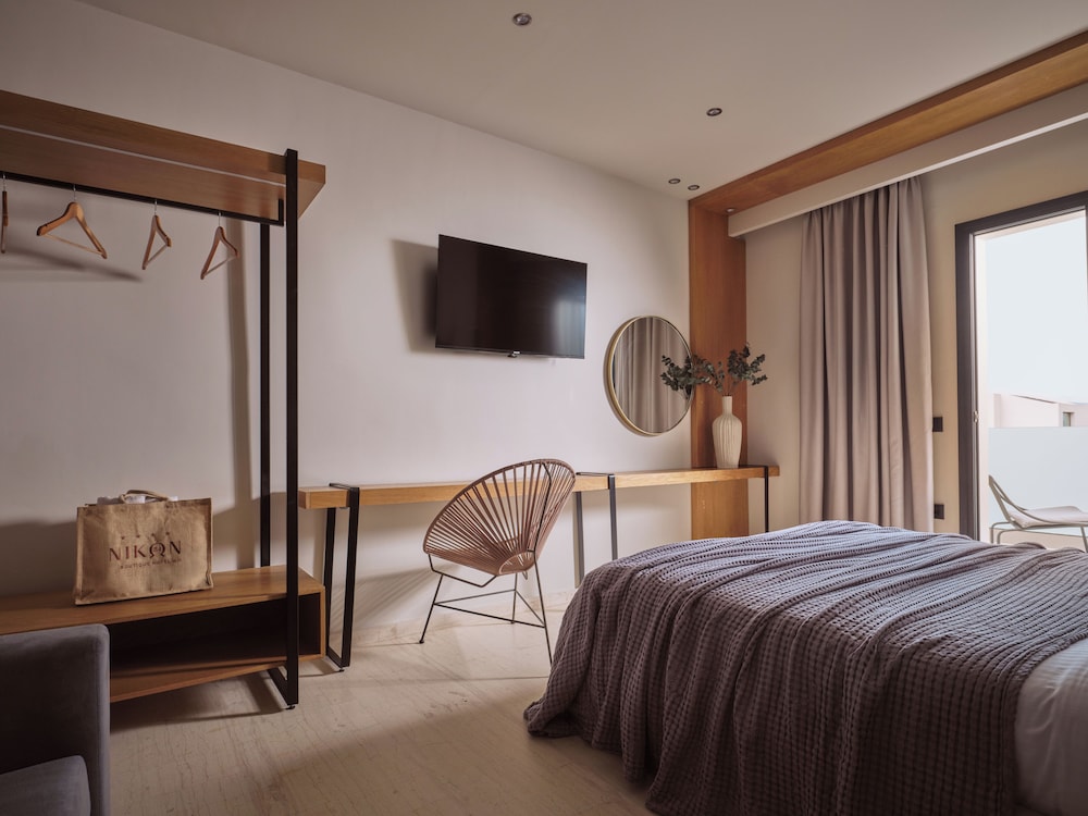 EXECUTIVE, DOUBLE BED, POOL VIEW