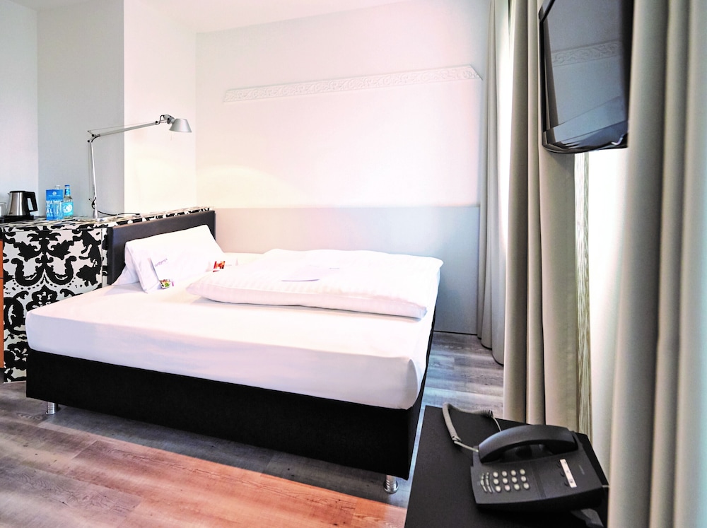 Hotel Amadeus 16/72