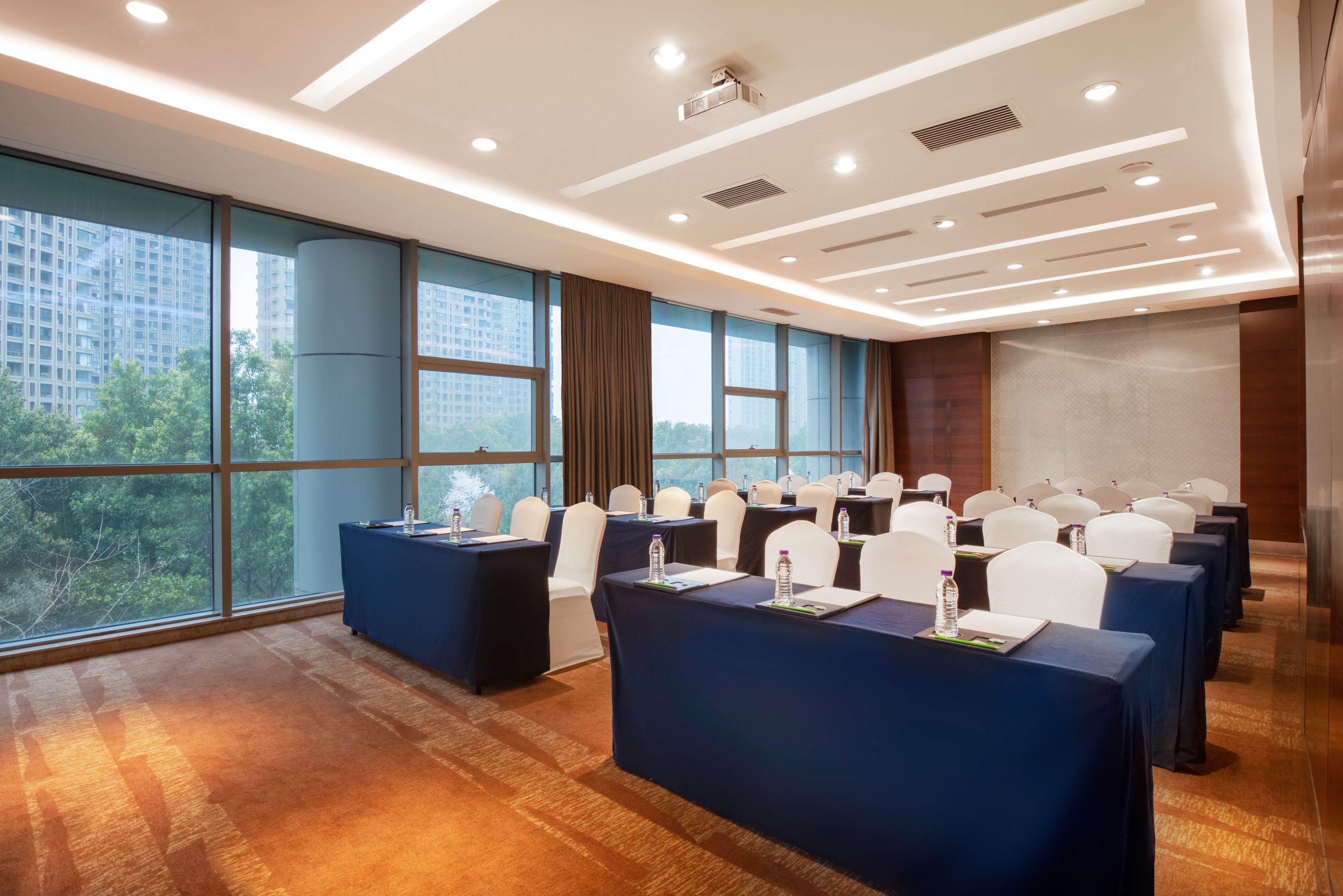 HOLIDAY INN SHAOXING 42/44