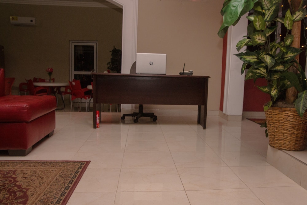 Appiah's Royal Suites 3/45