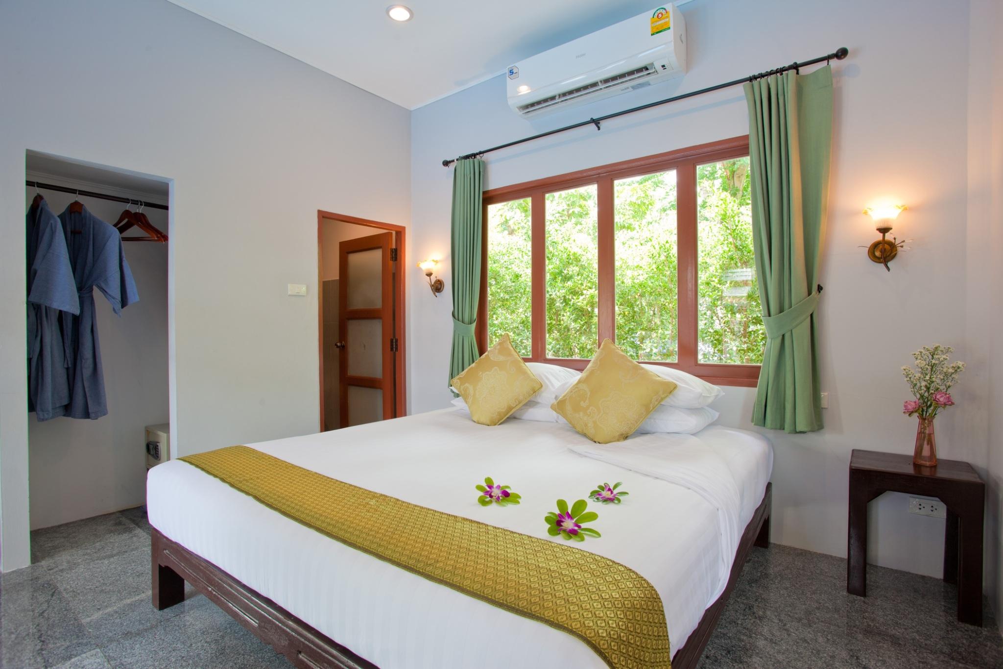 Deluxe, Double Bed, Pool Access