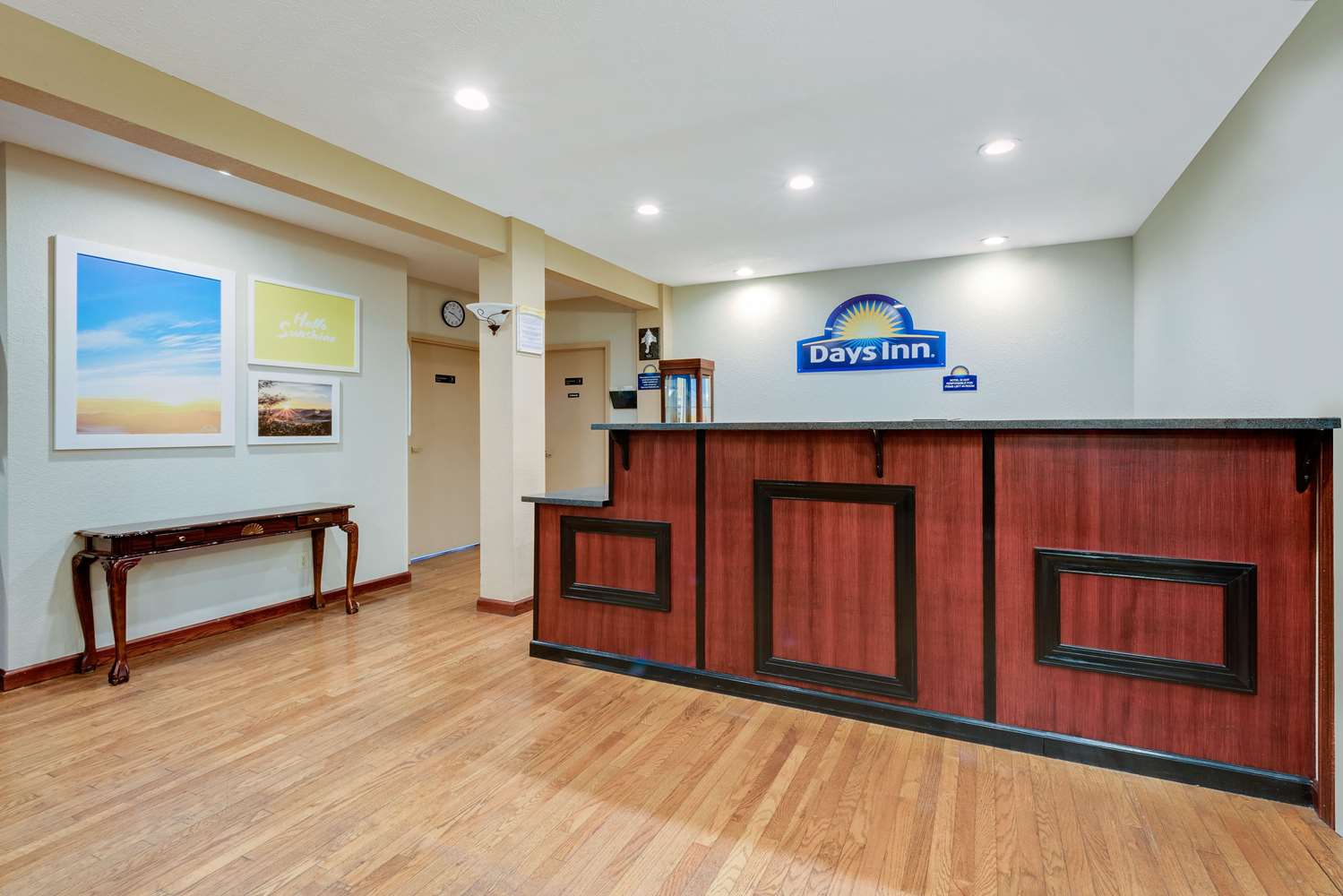 Days Inn by Wyndham Fairmont 3/8