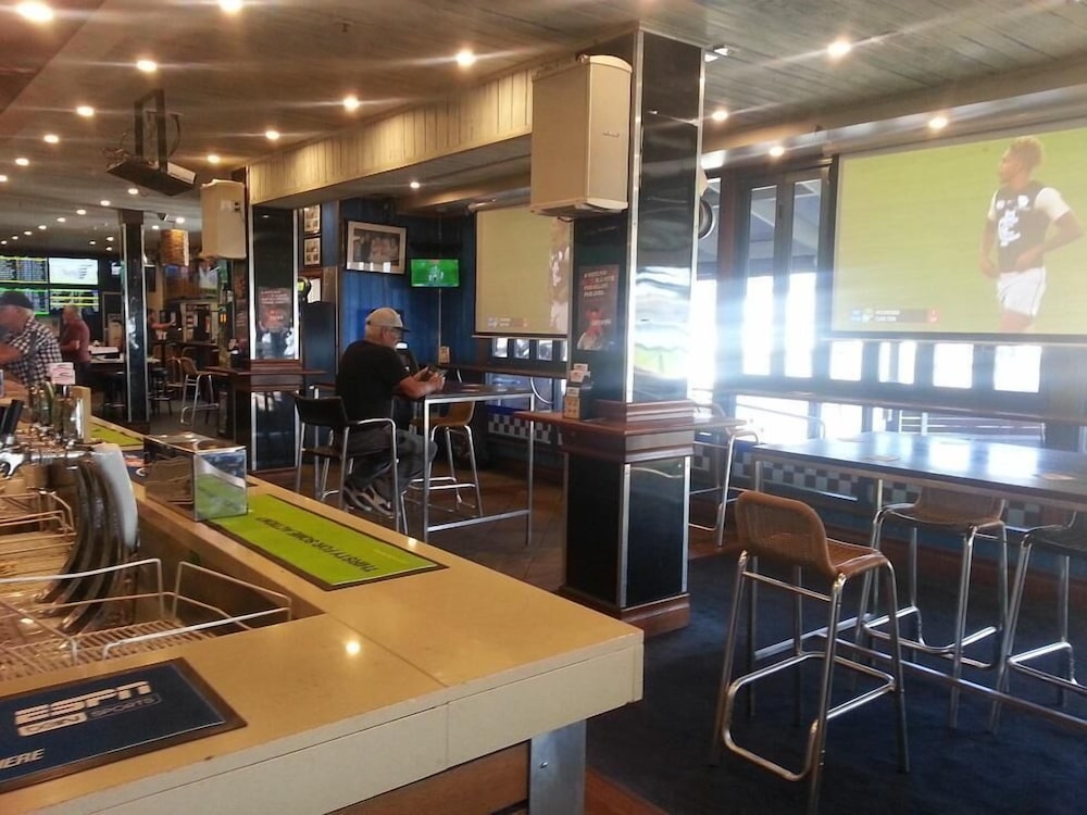 Grand Tasman Hotel 47/65