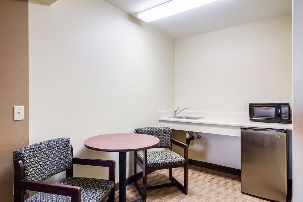 Guesthouse Inn & Suites Montesano 30/34